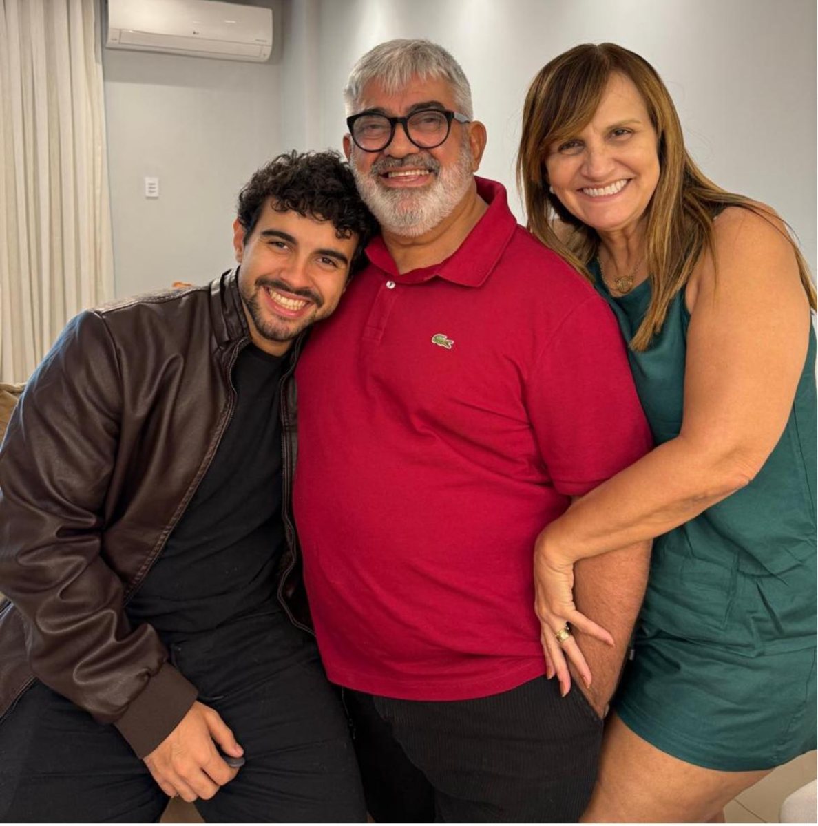 Delza de Oliveira com o marido, Eduardo Sant'Anna, e o filho, Brendo Gabriel